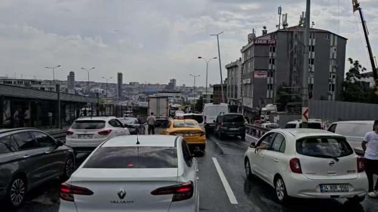 İstanbul'da korkunç kaza: D-100 Ankara istikameti trafiğe kapatıldı!