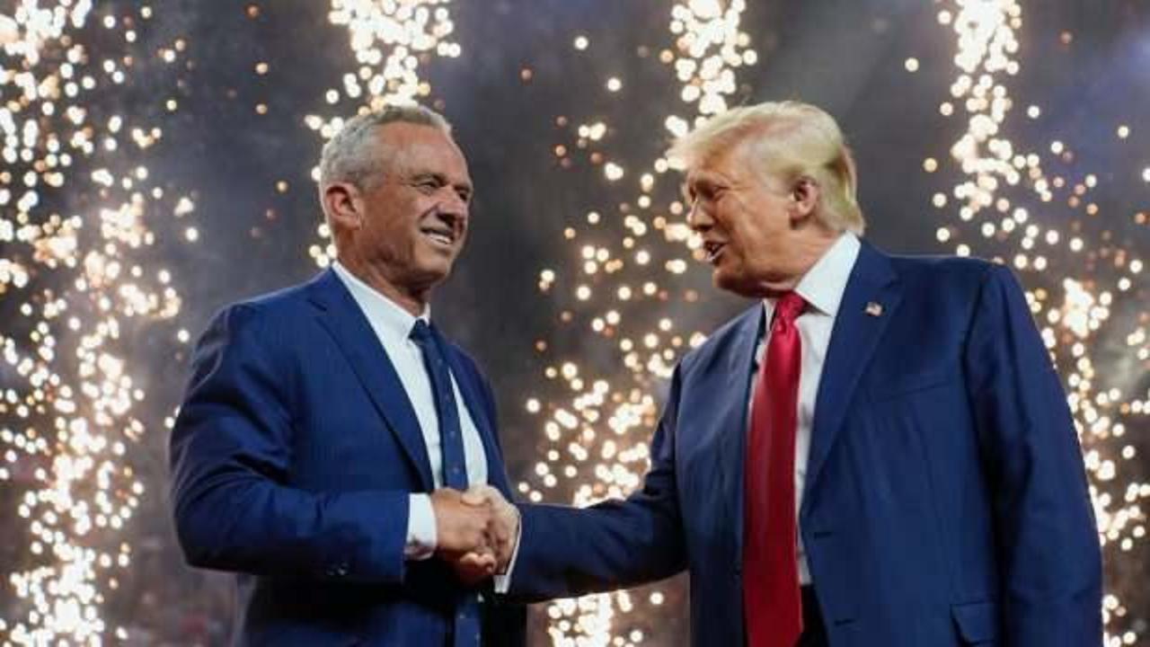 Kennedy, Trump için yarıştan çekildi! Başkanlığı kim kazanacak?