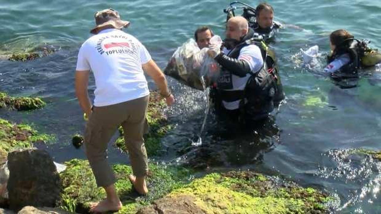 &Uuml;sk&uuml;dar'da deniz dibinden cep telefonu ve tarihi eser &ccedil;ıkarıldı