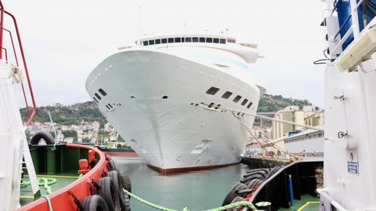 "Astoria Grande" kruvaziyeri Trabzon Limanı'na geldi