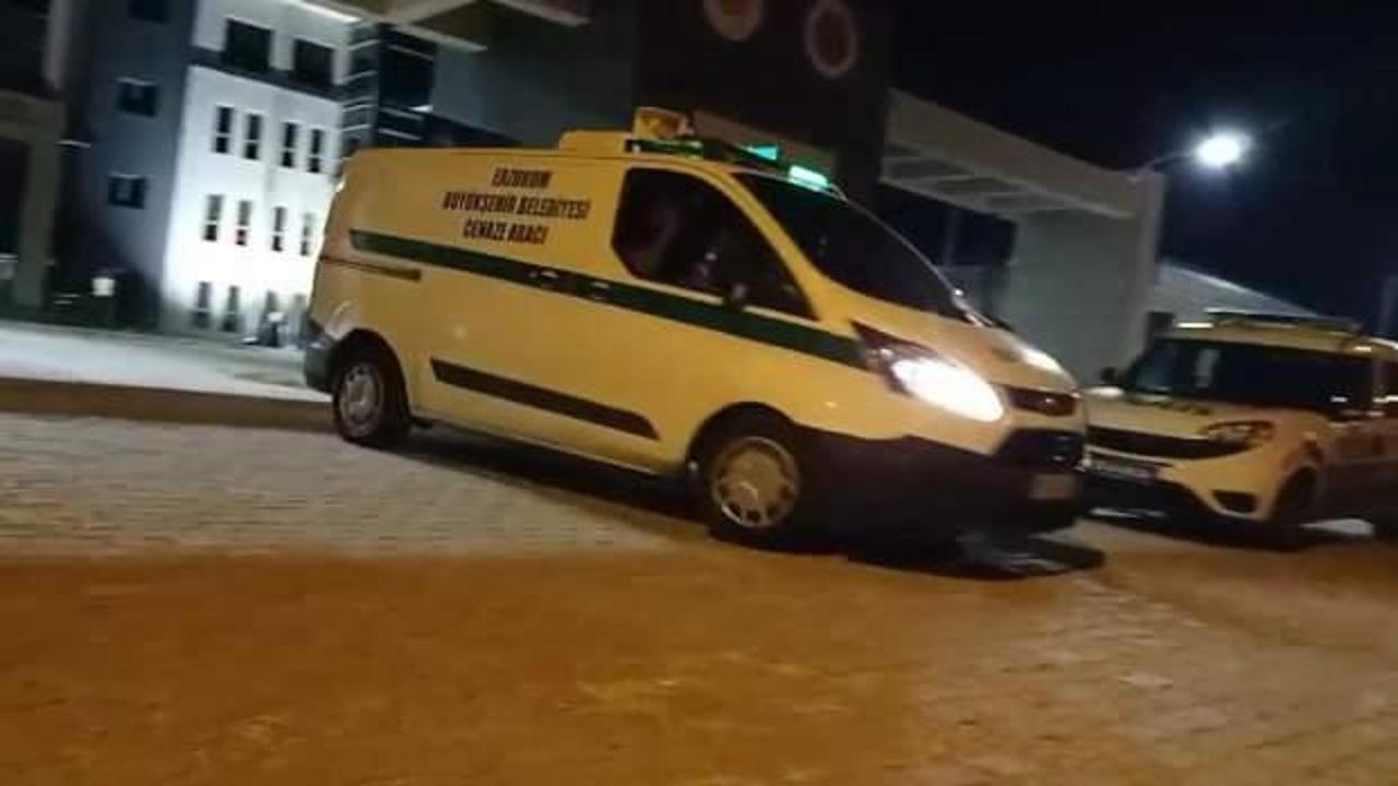 Babasını ve babasının kadın arkadaşını canice &ouml;ld&uuml;rd&uuml;