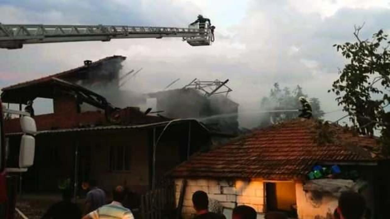 Denizli'de belediye m&uuml;d&uuml;r&uuml;n&uuml;n evine yıldırım d&uuml;şt&uuml;