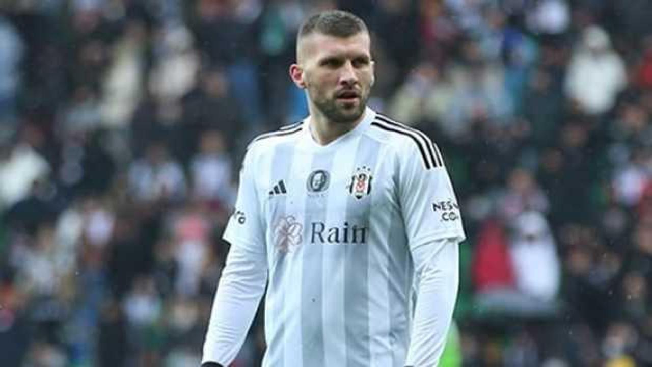 Beşiktaş'tan ayrılan Rebic, yeni imzasını attı