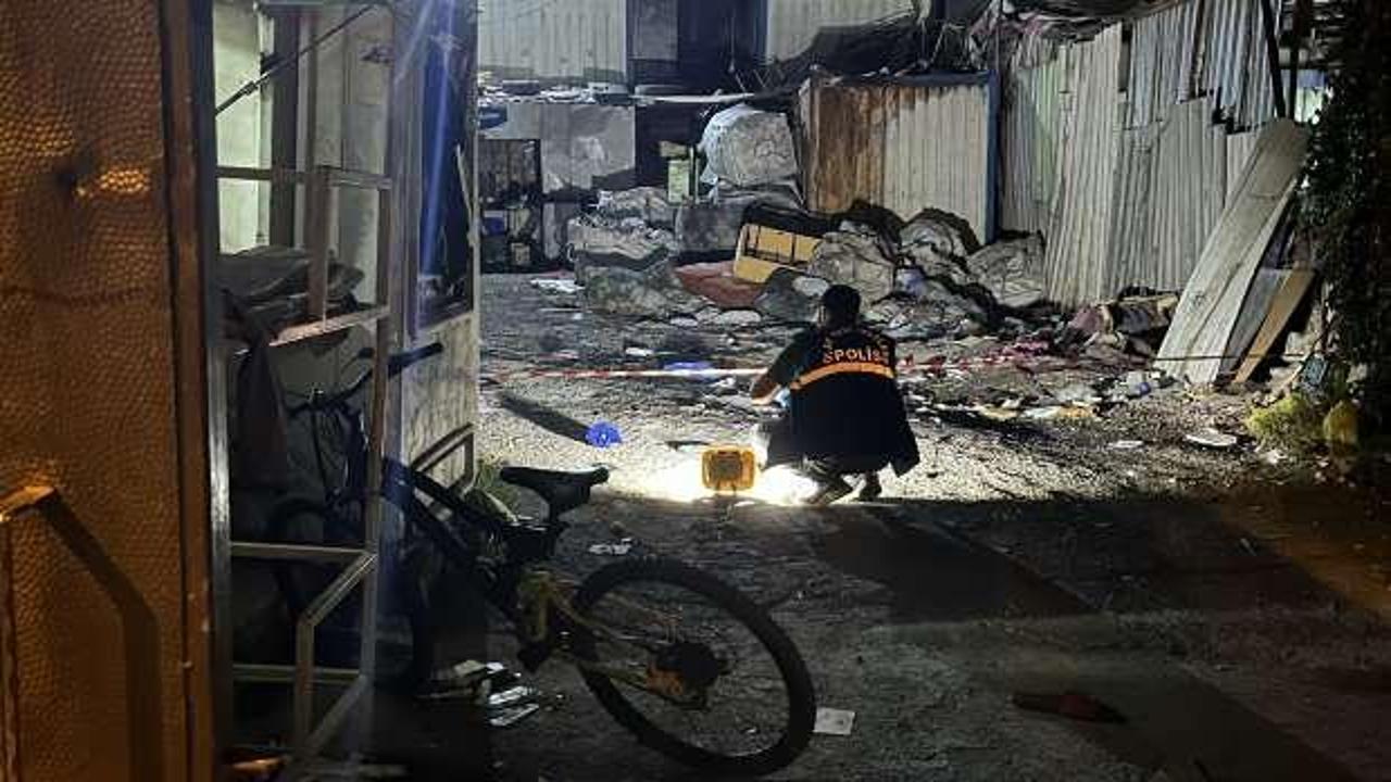 Arkadaşlarıyla &ccedil;ay i&ccedil;erken Ahmet'e kurşun yağdı: Hayatını kaybetti