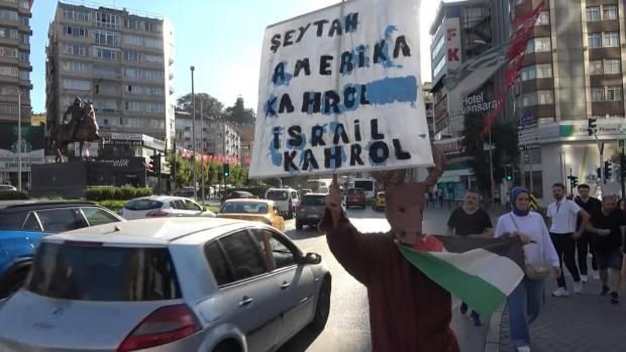 Hayvan kost&uuml;mleriyle İsrail ve Amerika'yı Bursa sokaklarında protesto etti 
