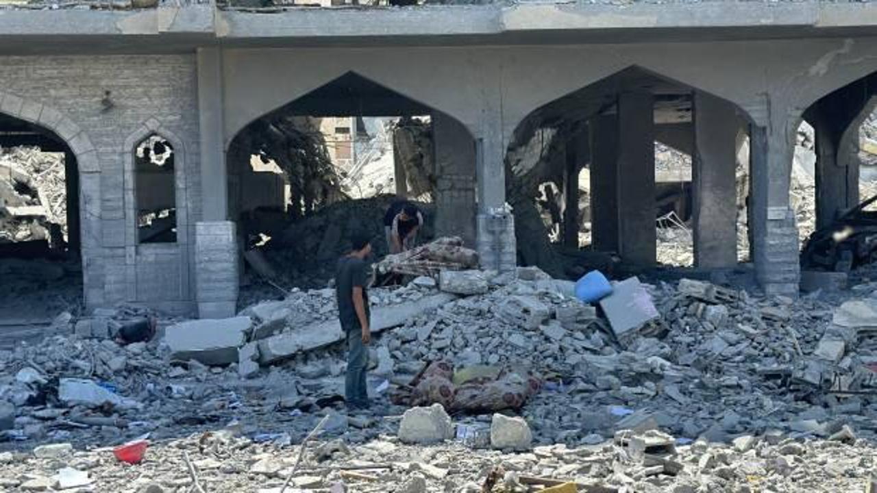 İsrail'in bombaladığı evin enkazında 11 Filistinlinin cenazesine ulaşıldı