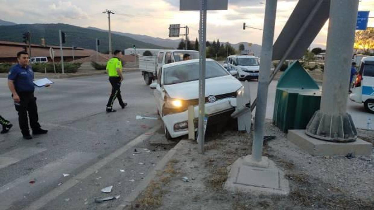 Kırmızı ışık ihlali yaptı! 2'si &ccedil;ocuk 4 kişi yaralandı