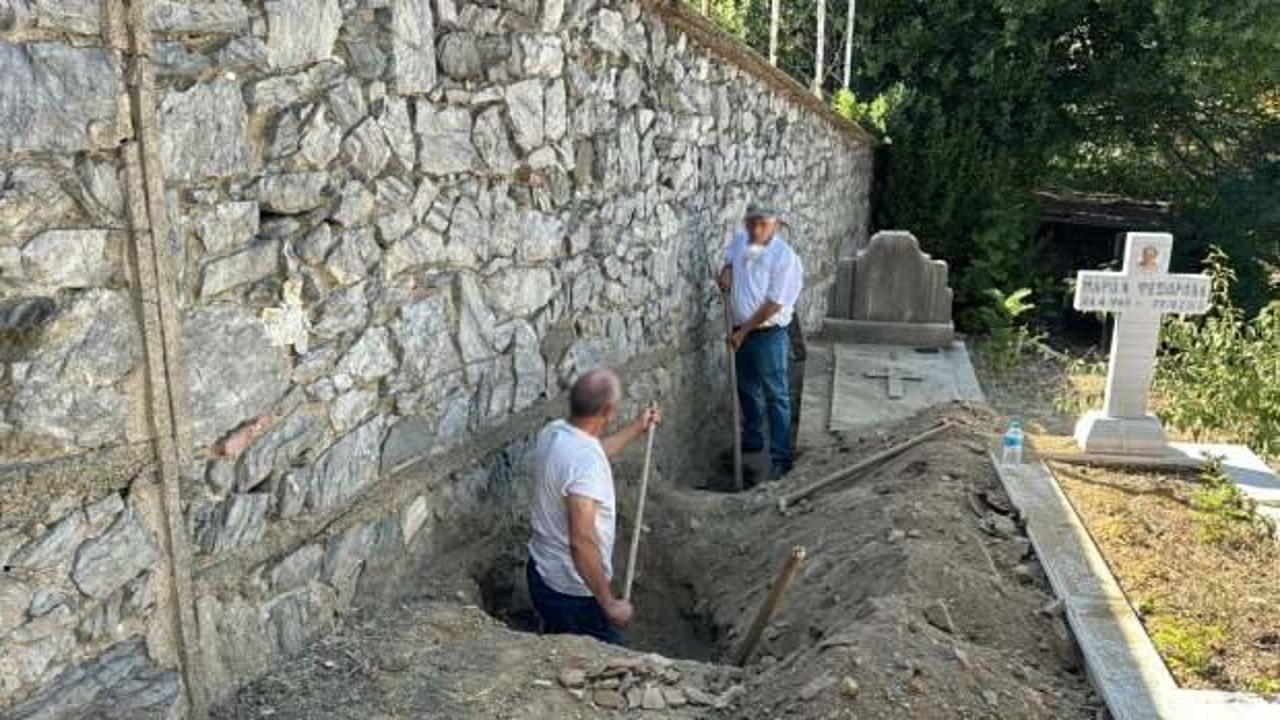Rum Ortodoks Mezarlığı'nda kazı yapan defineciler yakalandı