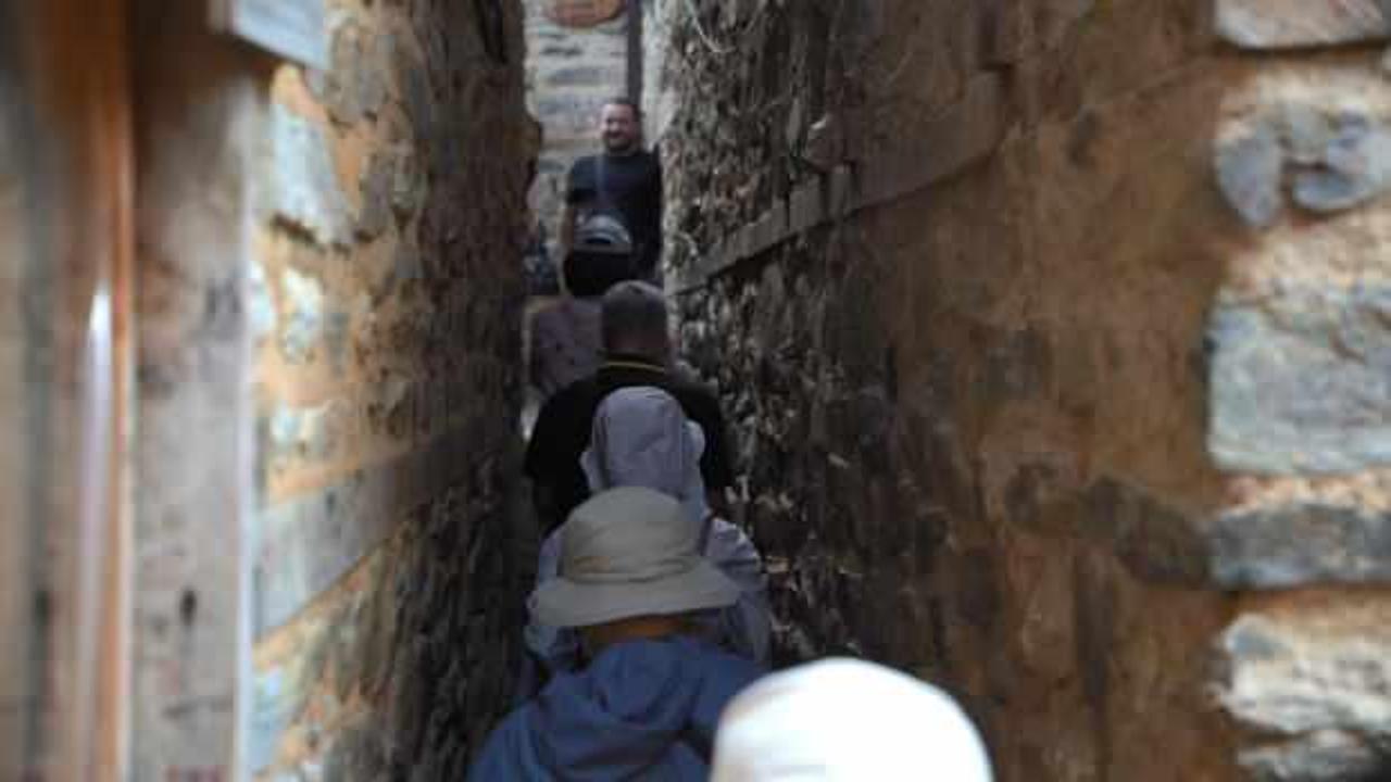 UNESCO Listesi'ndeki Cumalıkızık'ta Ziyaret&ccedil;ileri Şaşırtan Dar Sokak: Cinaralığı