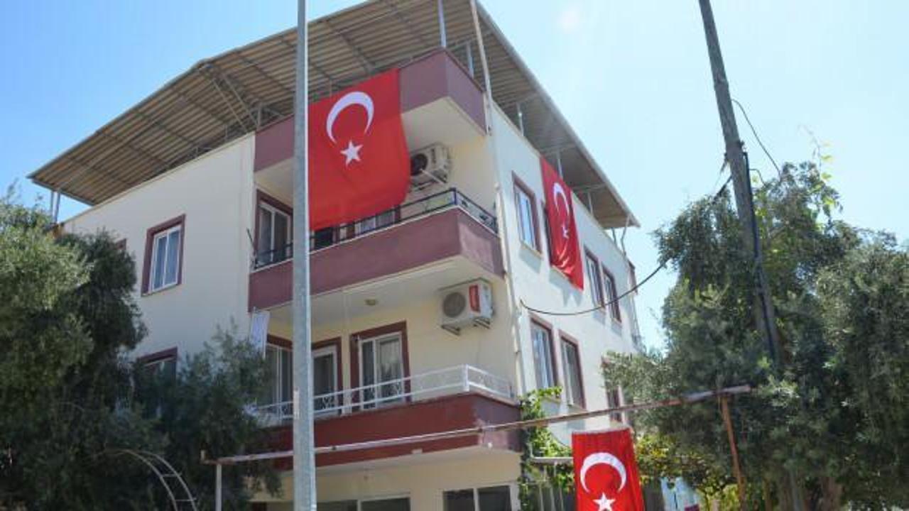 İsrail'in katlettiği Ayşenur'un ata evi Türk bayraklarıyla donatıldı