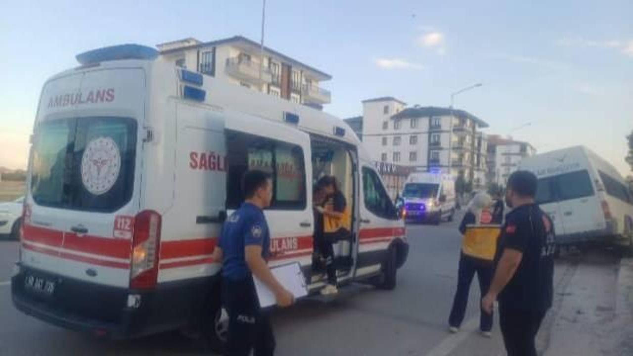 Aksaray'da tarım işçilerinin taşındığı minibüs ile otomobil çarpıştı: 7 yaralı