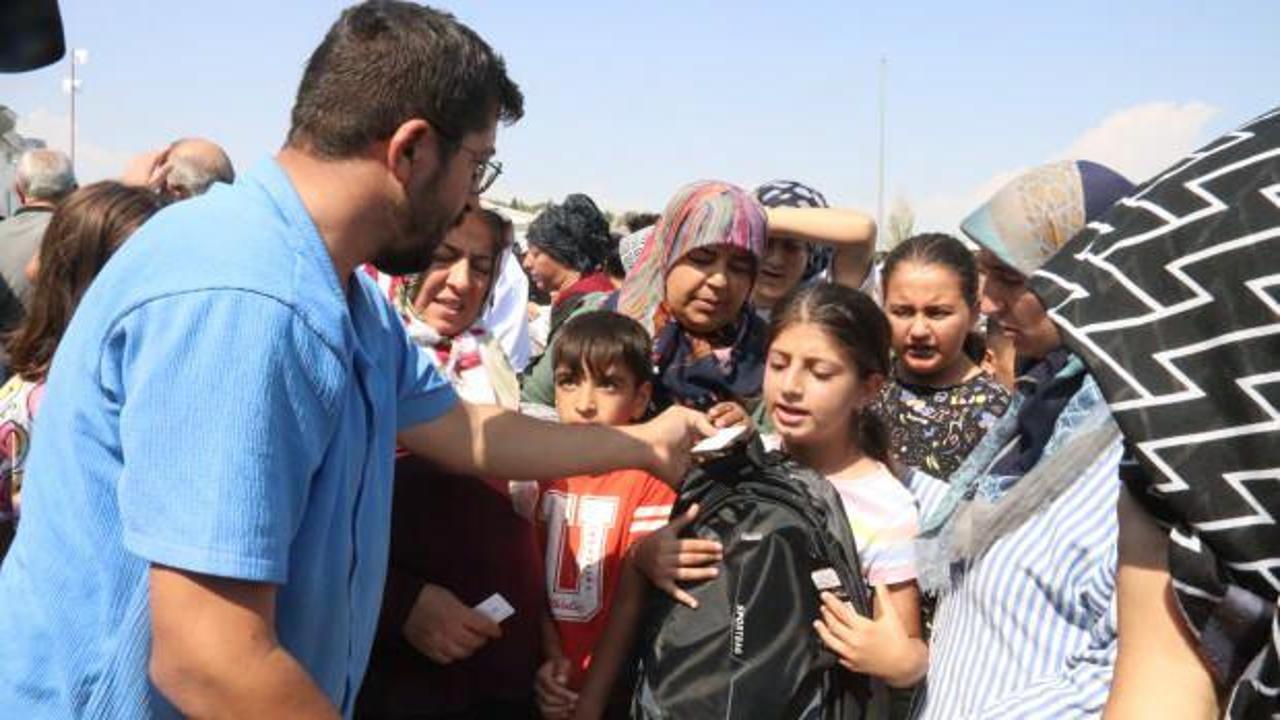 Bağcılar Belediyesi'nden depremzede &ouml;ğrencilere kırtasiye ve &ccedil;anta desteği