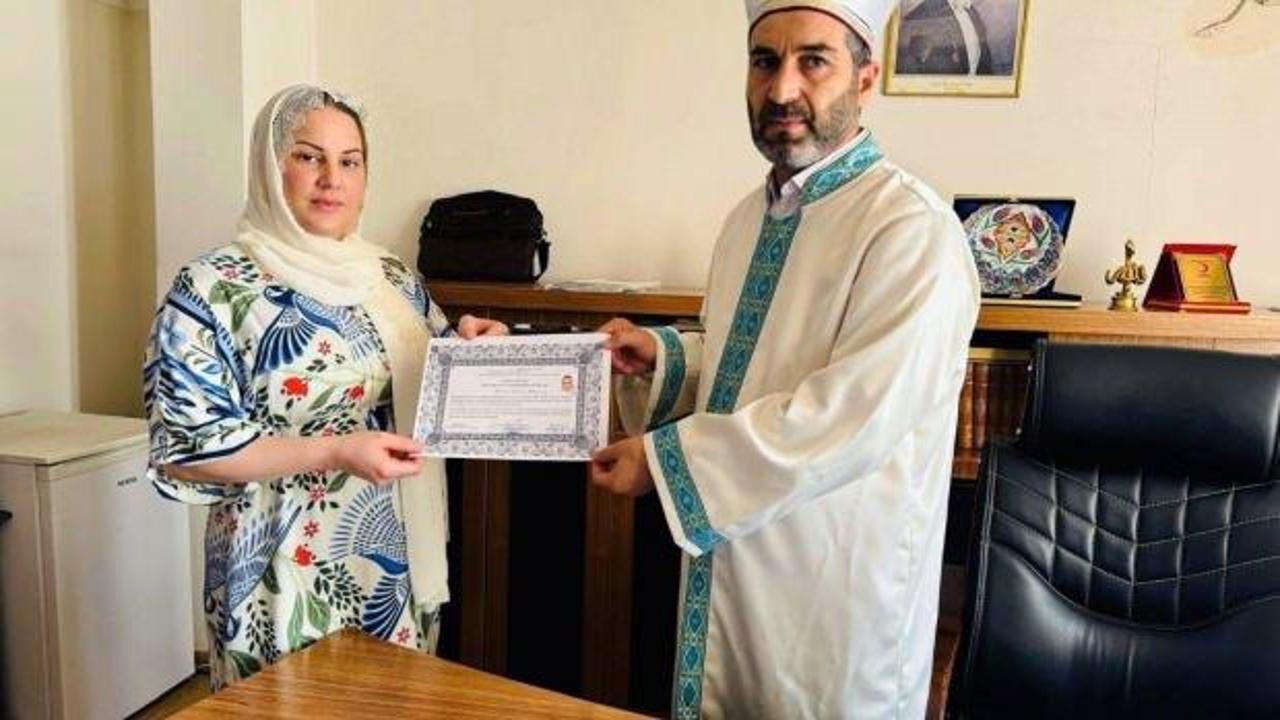  Kur'an-ı Kerim'den etkilenen Bel&ccedil;ikalı kadın M&uuml;sl&uuml;man oldu