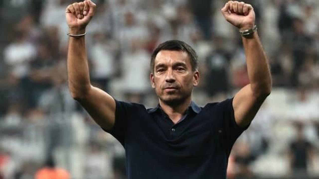 Van Bronckhorst'tan iki oyuncusuna parantez: &Ccedil;ok mutluyum