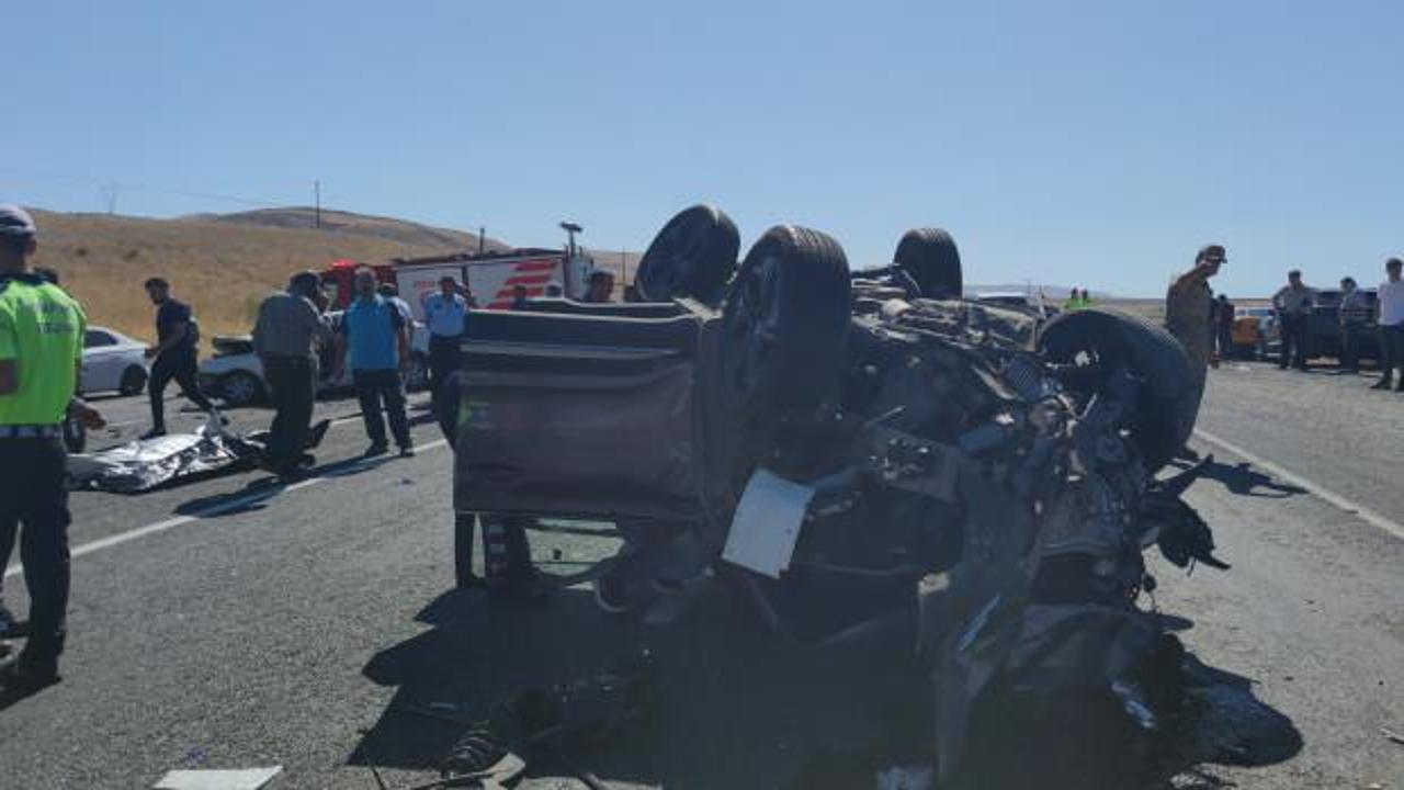 Van'da feci kaza: Ölüler ve yaralılar var!