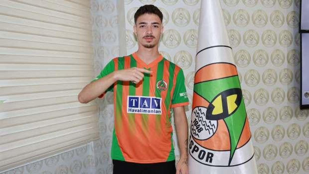 Alanyaspor, 17'lik forveti renklerine bağladı