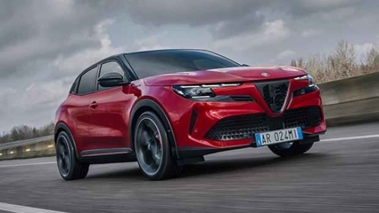 Alfa Romeo Junior T&uuml;rkiye'de &ouml;n siparişe a&ccedil;ıldı! İşte fiyatı ve &ouml;zellikleri