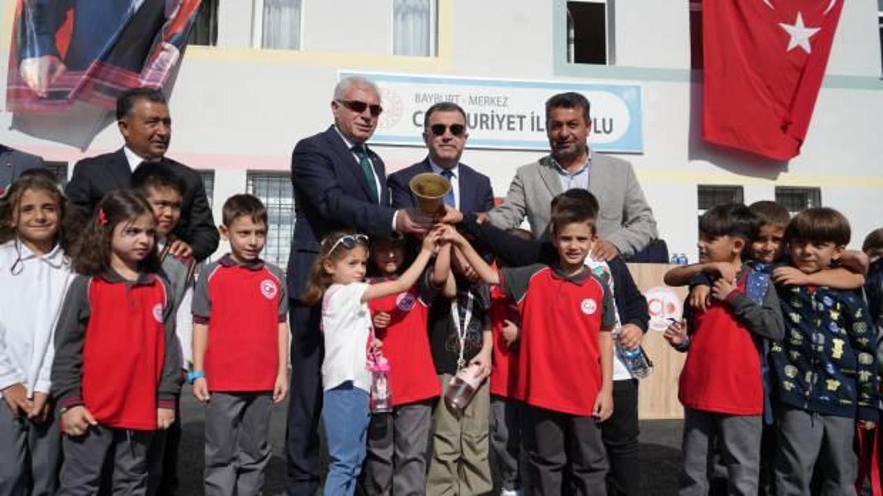 Bayburt'ta 13 bin 500 &ouml;ğrenci ders başı yaptı 