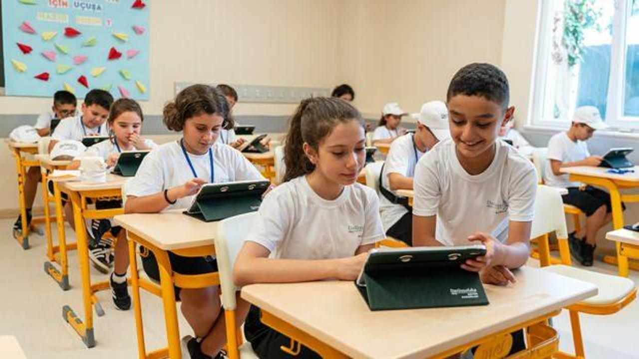 Depremden etkilenen &ccedil;ocuklarla birlikte 1000&rsquo;i aşan Dar&uuml;şşafakalı &ouml;ğrenci derse başladı