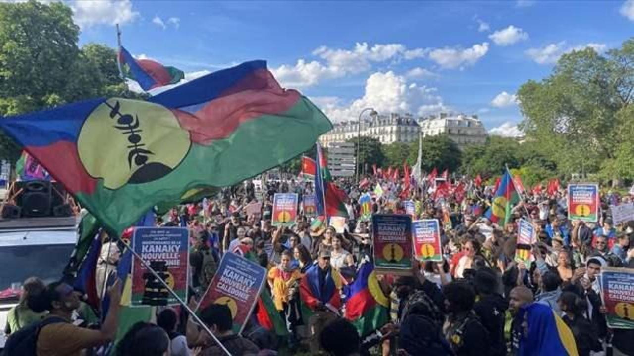 Fransa'dan s&ouml;m&uuml;rgesi Yeni Kaledonya i&ccedil;in yeni karar