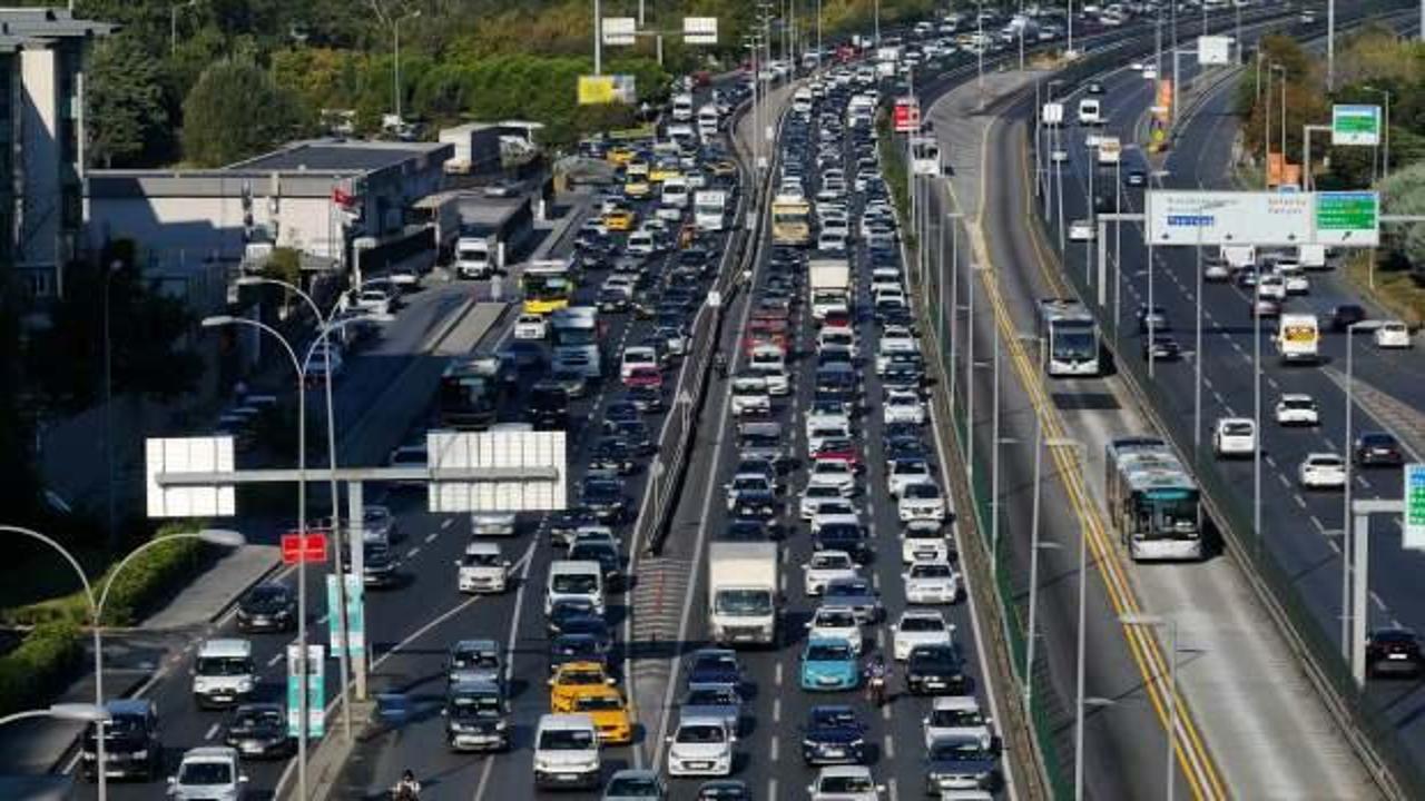 İstanbul'da sabah trafiği! G&uuml;&ccedil;l&uuml;kle ilerliyor!