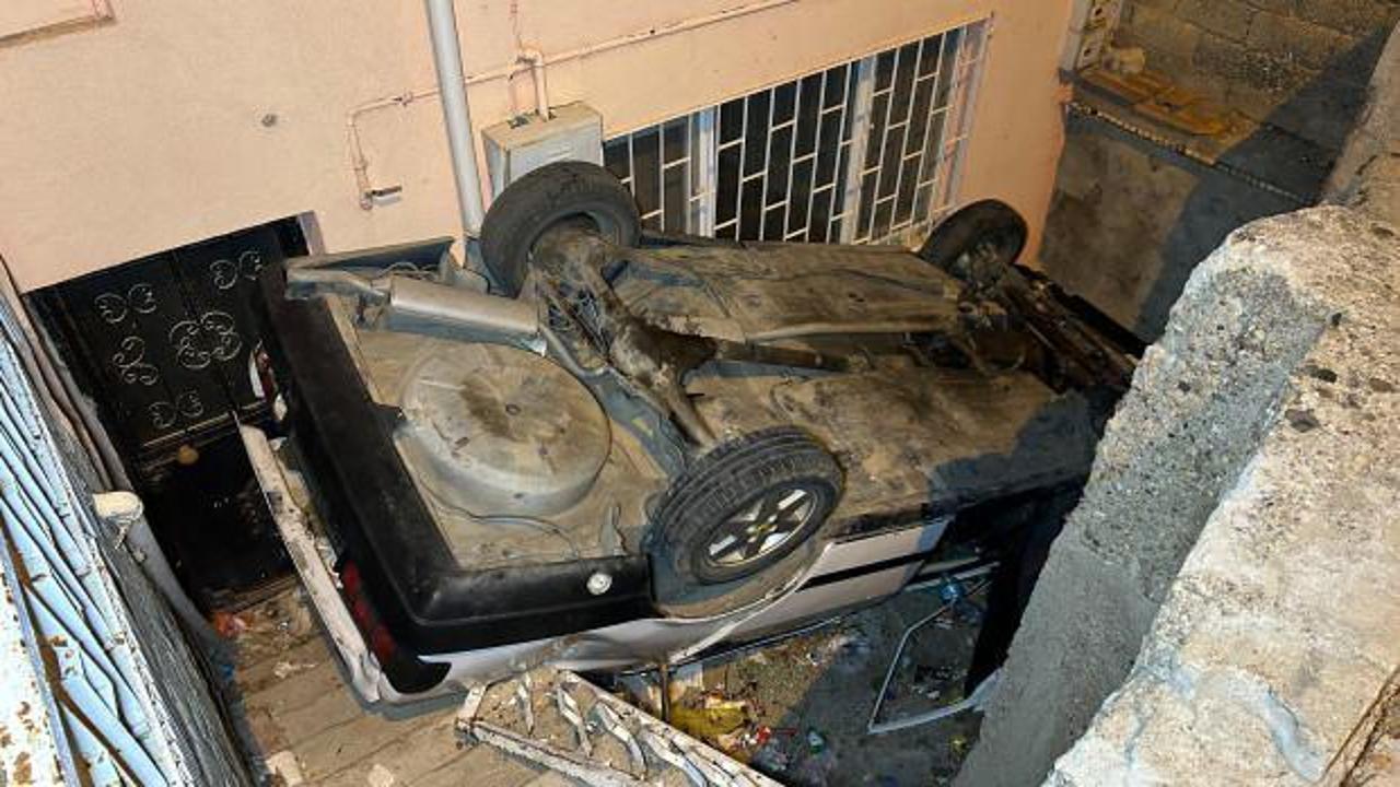 Merdiven boşluğuna d&uuml;şen otomobilde can verdi!