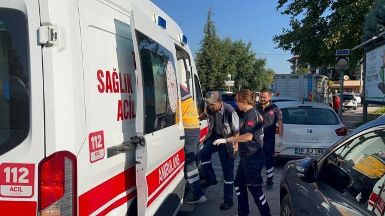 Sokak k&ouml;peğinin saldırısına uğrayan park g&ouml;revlisi yaralandı