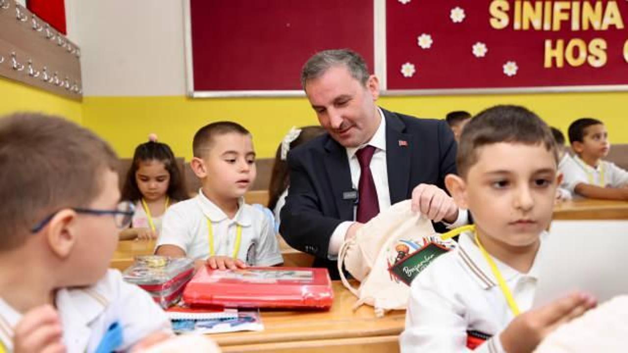 Sultanbeyli Belediyesi'nden öğrencilere kırtasiye desteği