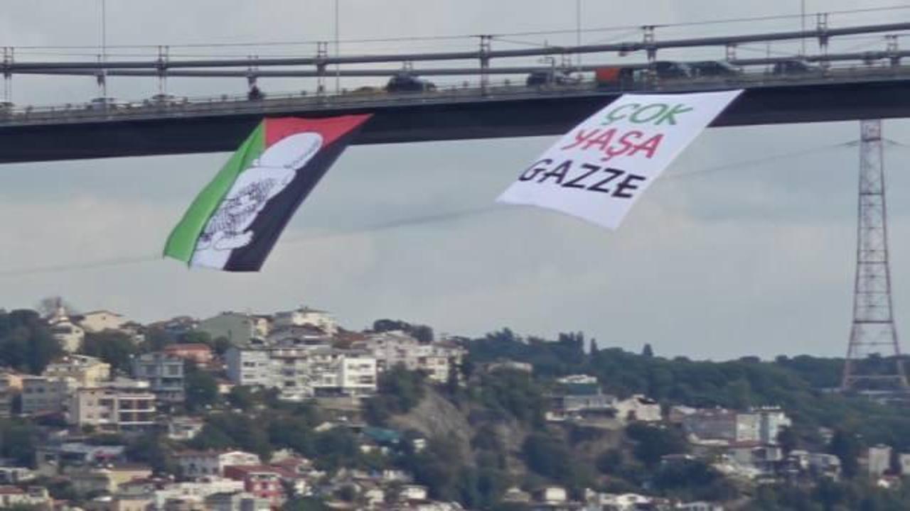 15 Temmuz Şehitler Köprüsü'ne ‘Çok Yaşa Gazze’ ve ‘Hanzala’ pankartı 