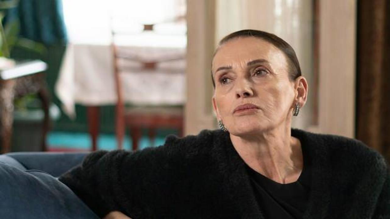 70 yaşındaki Nur Sürer düğün dönüşü İETT otobüsünde görüntülendi