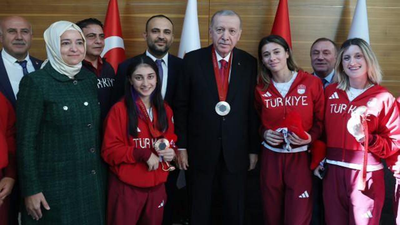 Cumhurbaşkanı Erdoğan, T&uuml;rkiye Milli Paralimpik Takımı sporcularını kabul etti