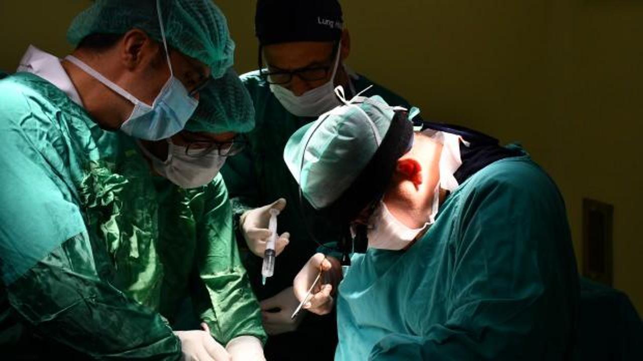 D&uuml;nya tıp tarihine ge&ccedil;ecek o operasyon ikinci kez yapıldı