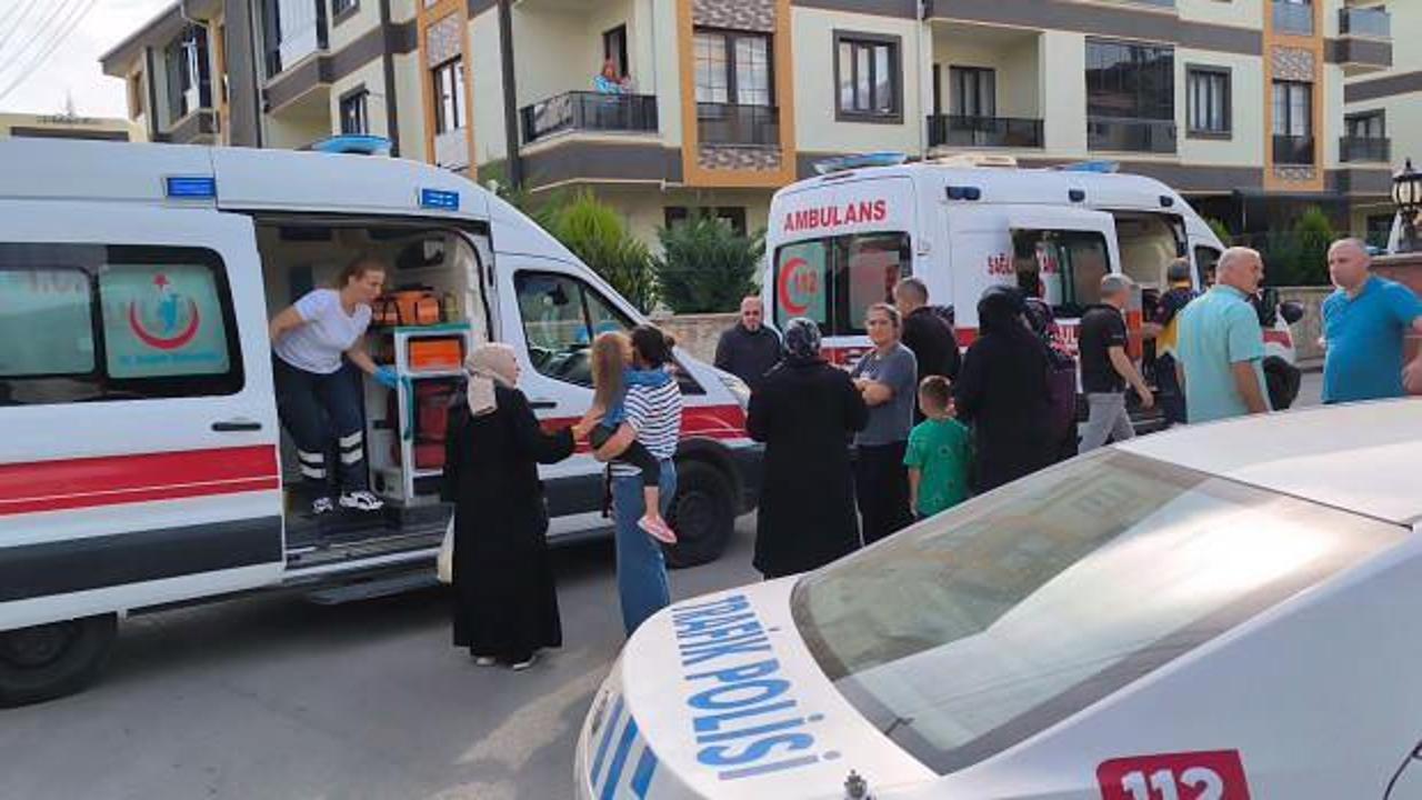 Hafif ticari araçla kreş servisi çarpıştı; 8'i çocuk, 11 yaralı