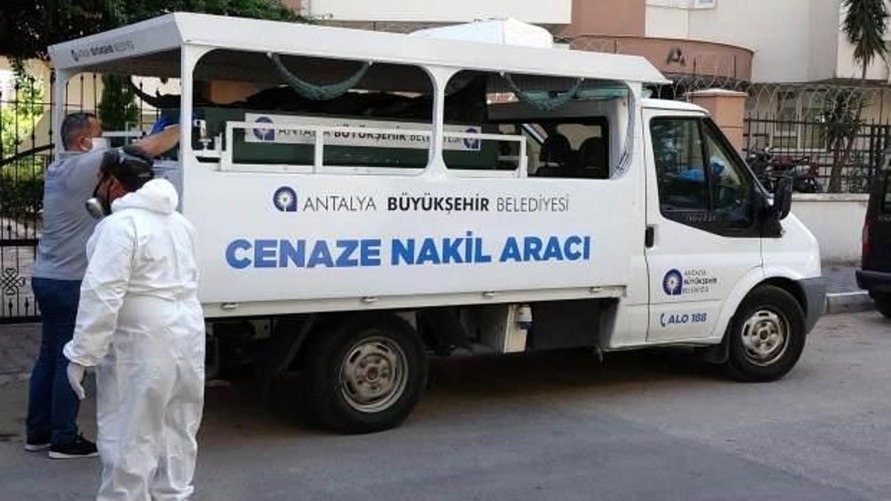 Kötü koku ihbarına gelen polis, dairede cansız bedenini buldu