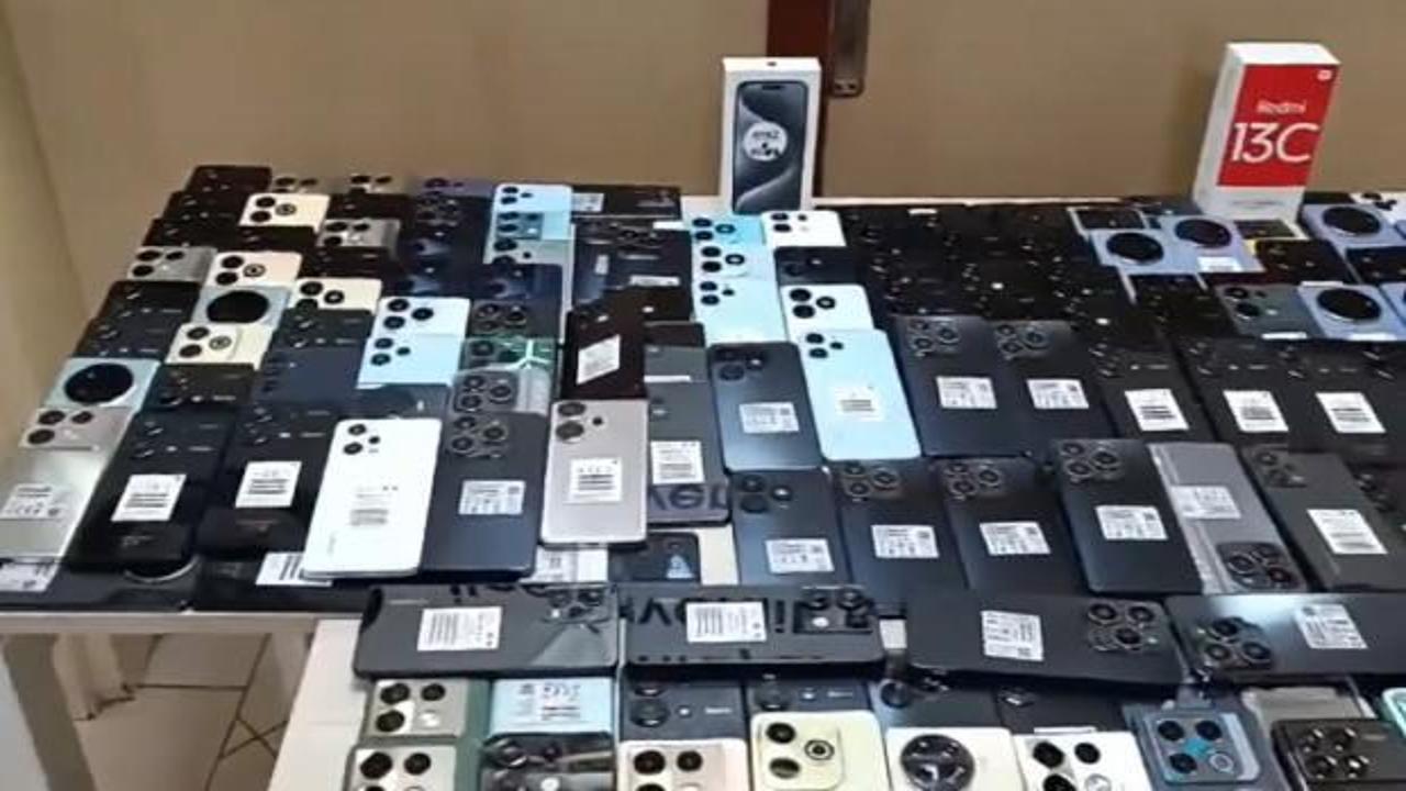 Küçükçekmece'de 210 kaçak cep telefonu ele geçirildi