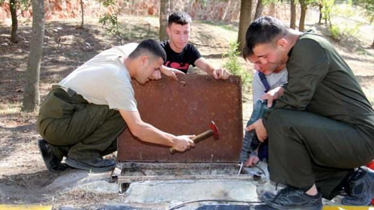 Mehmet&ccedil;ik şaşırtmadı: K&ouml;y okulunu elleriyle onardı
