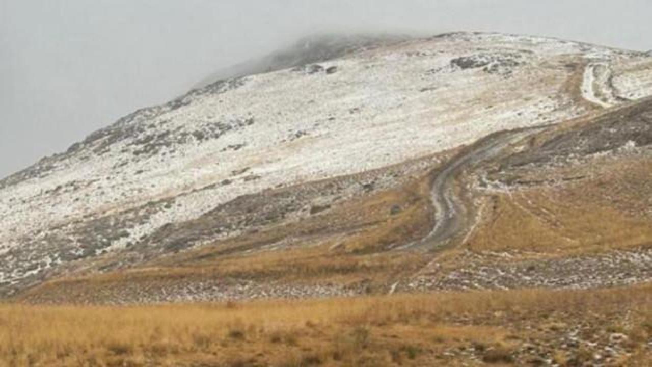 Mevsimin ilk karı d&uuml;şt&uuml;! Dağlar beyaza b&uuml;r&uuml;nd&uuml;