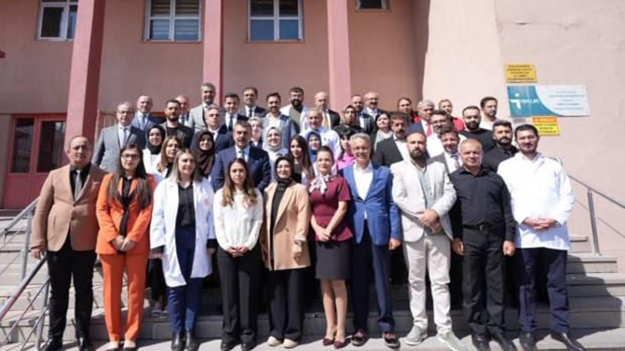 Milli Eğitim Bakanı Yusuf Tekin, Erzurum'da &ouml;ğretmen ve &ouml;ğrencilerle buluştu