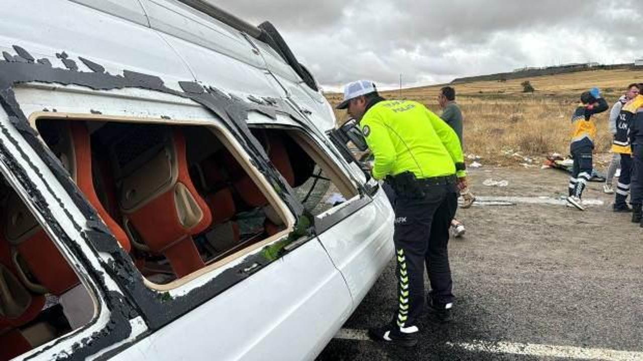 Nevşehir'de turistleri taşıyan minib&uuml;s takla attı: 18 yaralı