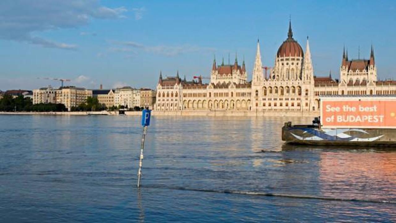 Sel suları parlamento binasına ulaştı