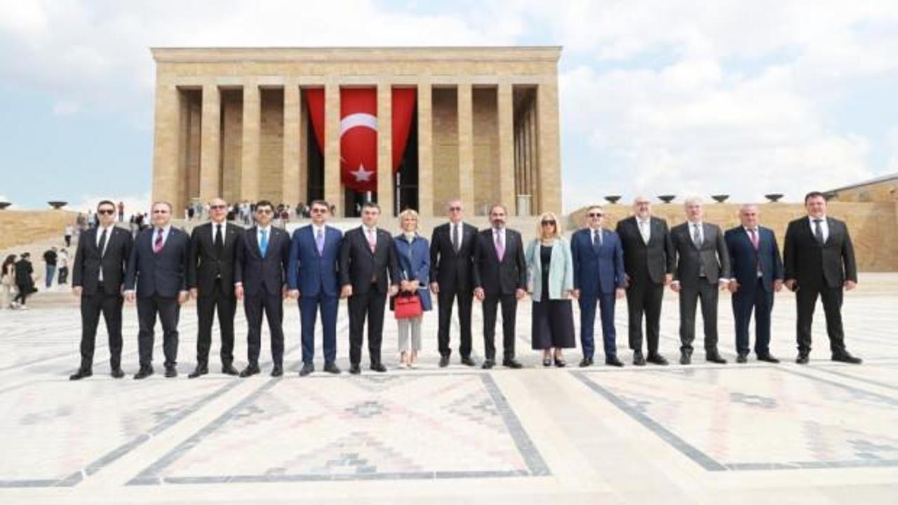 TFF Başkanı Hacıosmanoğlu ve heyeti, Anıtkabir'i ziyaret etti