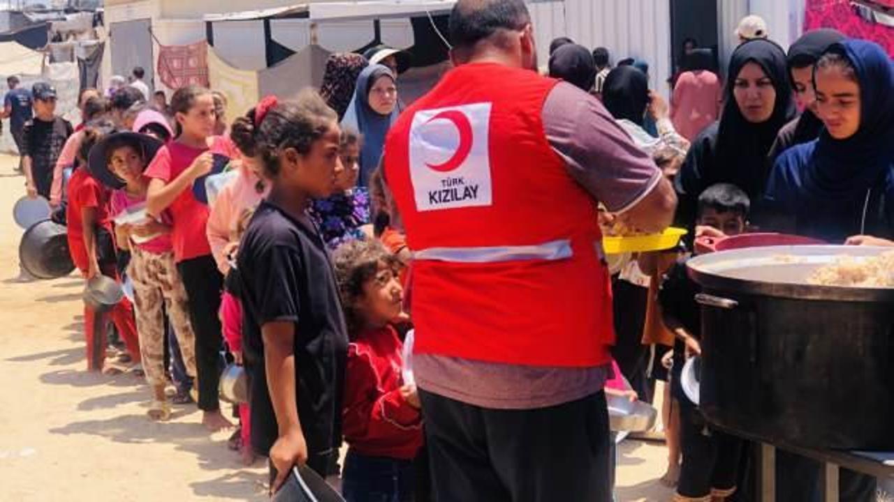 Türk Kızılay Gazze'nin yaralarını sarmaya devam ediyor: 20 bin kişilik gıda kolisi