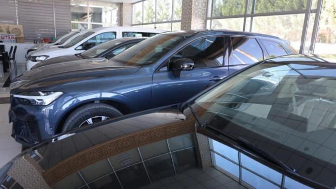 Y&uuml;ksek faizler otomotive el freni &ccedil;ektirdi