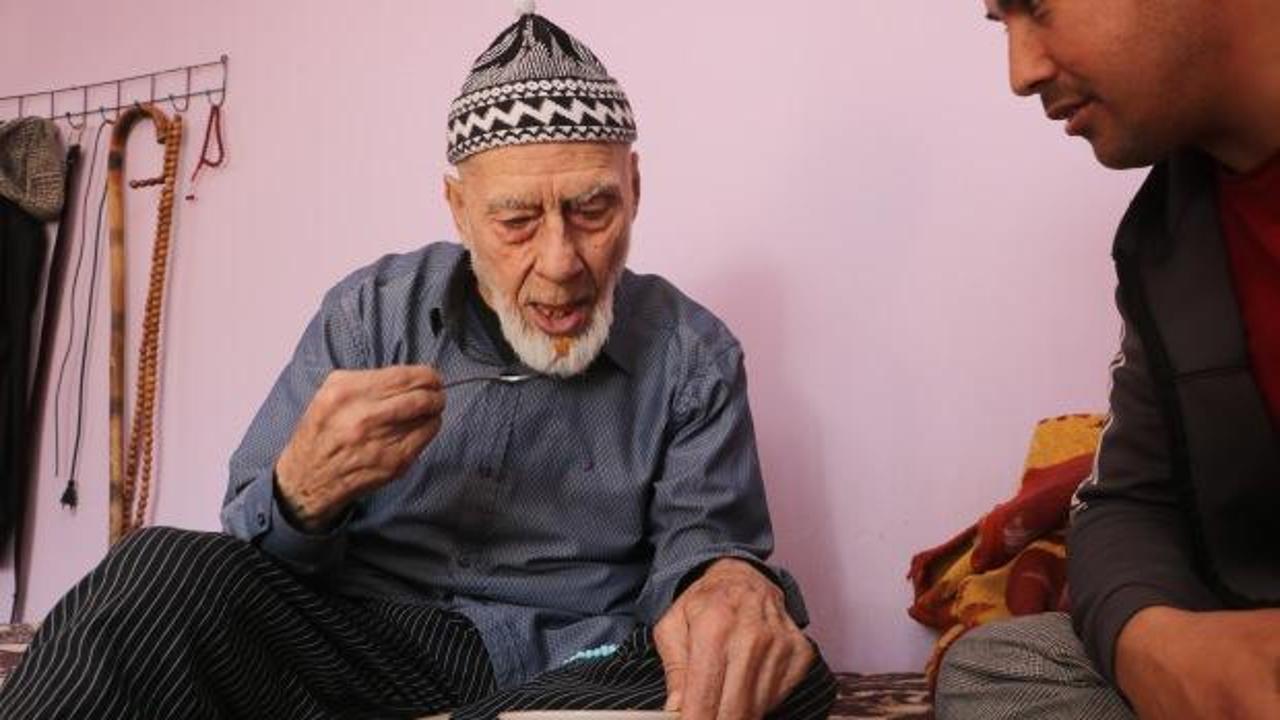 103 yaşındaki Beşir dede, hastane yüzü görmedi: Yıllara meydan okuyor