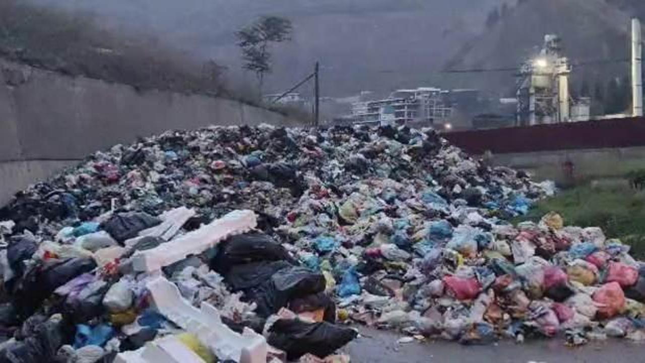 150 ton &ccedil;&ouml;p&uuml; yol kenarına d&ouml;ken CHP'li belediyeye ceza kesildi!