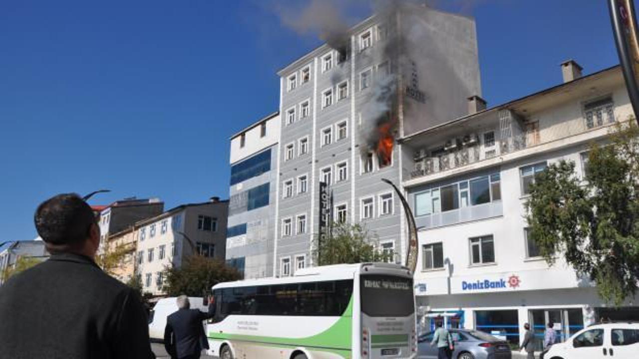 7 katlı otelde yangın paniği! 