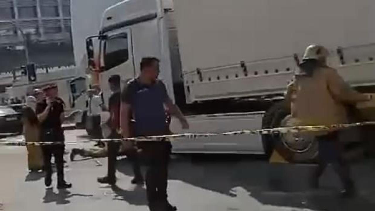 Bah&ccedil;elievler'de yolun karşısına ge&ccedil;meye &ccedil;alışırken TIR'ın altında kaldı