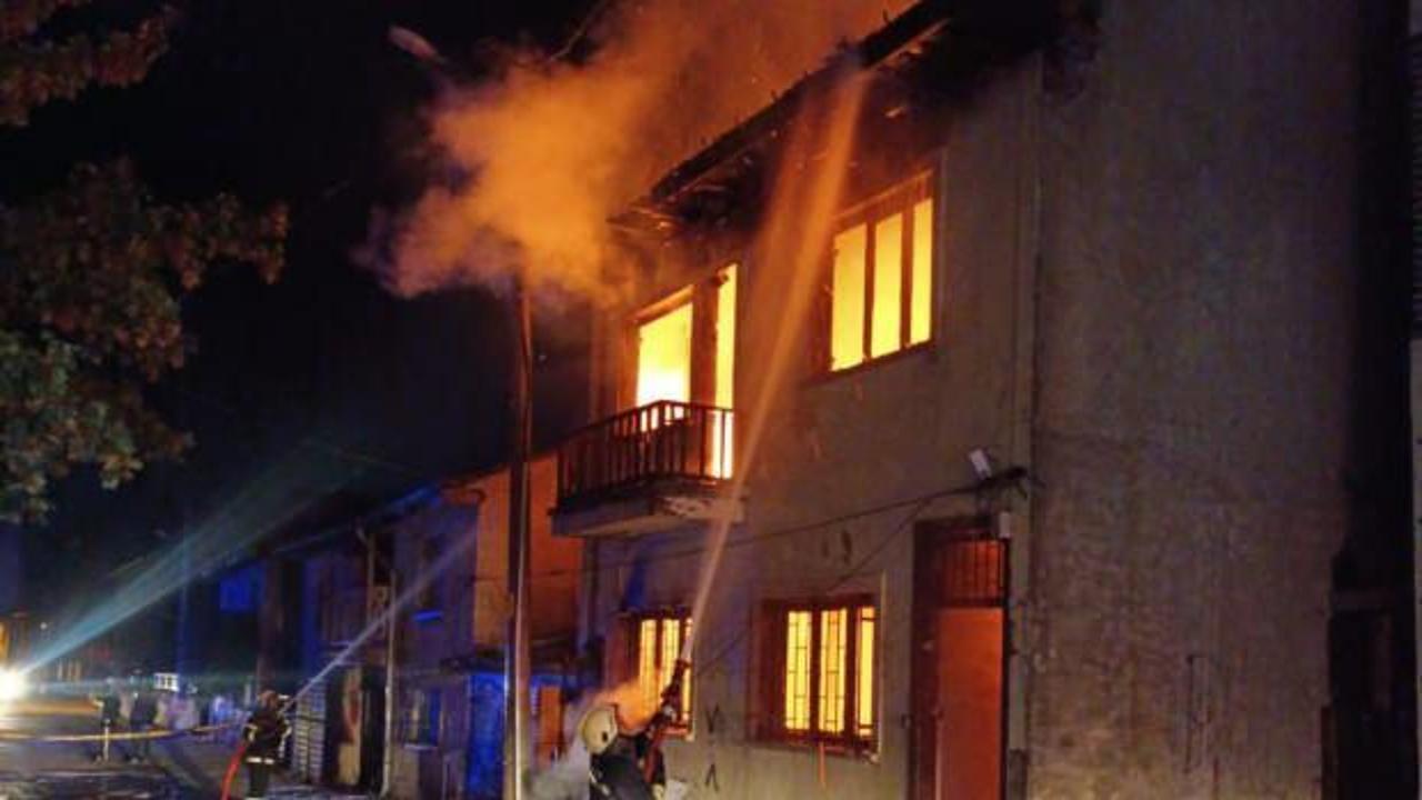 Bolu'da korkutan yangın: Ahşap evi alevler sardı! 