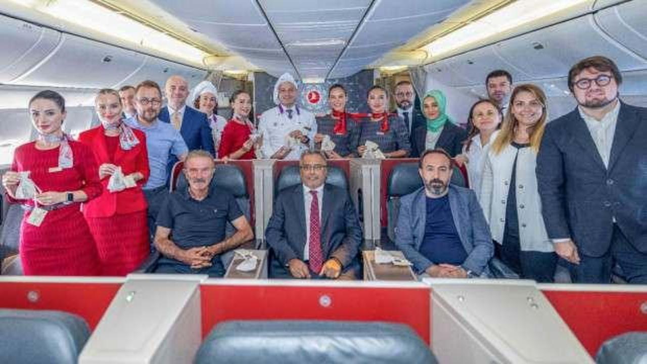 D&uuml;nyanın ilk ekmeği THY yolcularına ikram edildi