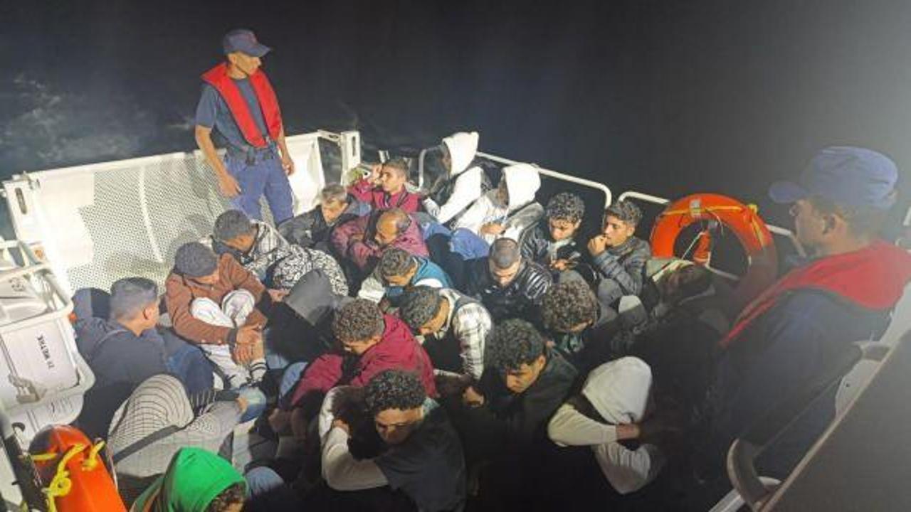 Lastik bottaki 27 d&uuml;zensiz g&ouml;&ccedil;men yakalandı! &Uuml;lkelerine g&ouml;nderilecek